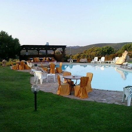 Hotel Ristorante La Tana Di Li Mazzoni Trinità dʼAgultu المظهر الخارجي الصورة