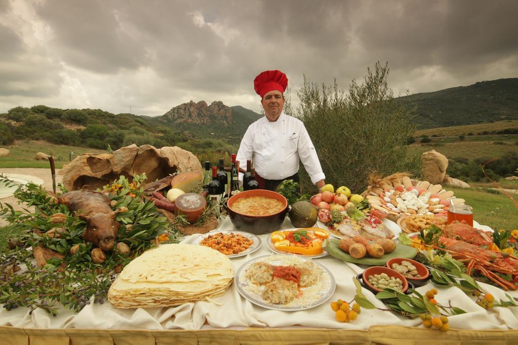 Hotel Ristorante La Tana Di Li Mazzoni Trinità dʼAgultu المظهر الخارجي الصورة