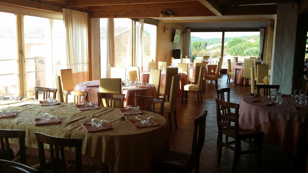 Hotel Ristorante La Tana Di Li Mazzoni Trinità dʼAgultu المظهر الخارجي الصورة