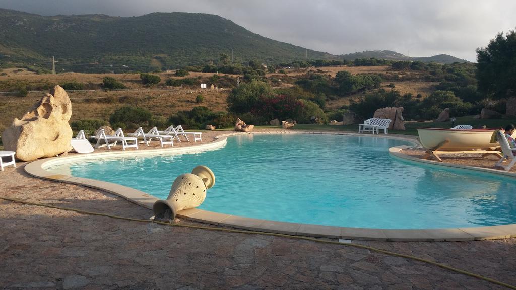 Hotel Ristorante La Tana Di Li Mazzoni Trinità dʼAgultu المظهر الخارجي الصورة