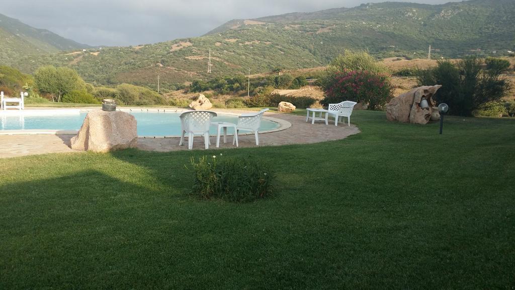 Hotel Ristorante La Tana Di Li Mazzoni Trinità dʼAgultu المظهر الخارجي الصورة