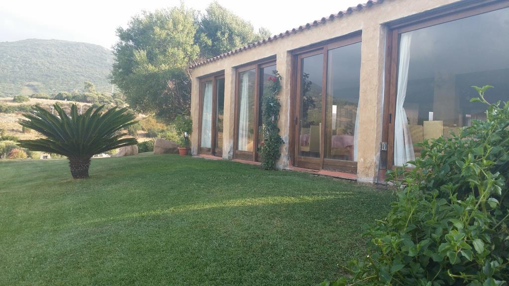 Hotel Ristorante La Tana Di Li Mazzoni Trinità dʼAgultu المظهر الخارجي الصورة
