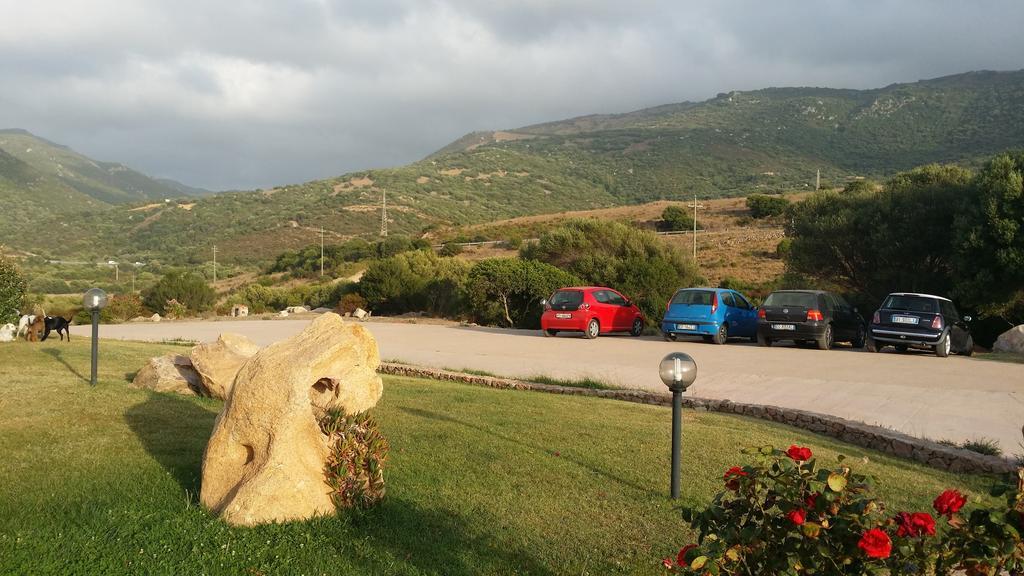 Hotel Ristorante La Tana Di Li Mazzoni Trinità dʼAgultu المظهر الخارجي الصورة
