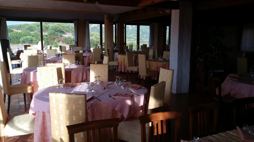 Hotel Ristorante La Tana Di Li Mazzoni Trinità dʼAgultu المظهر الخارجي الصورة